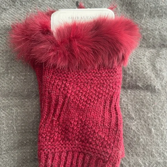 SHIRALEAH CHICAGO wine Faye fingerless fur gloves NWT - Picture 2 of 3